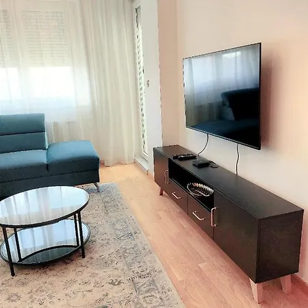 Kej Danube Lux Free Garage * Újvidék